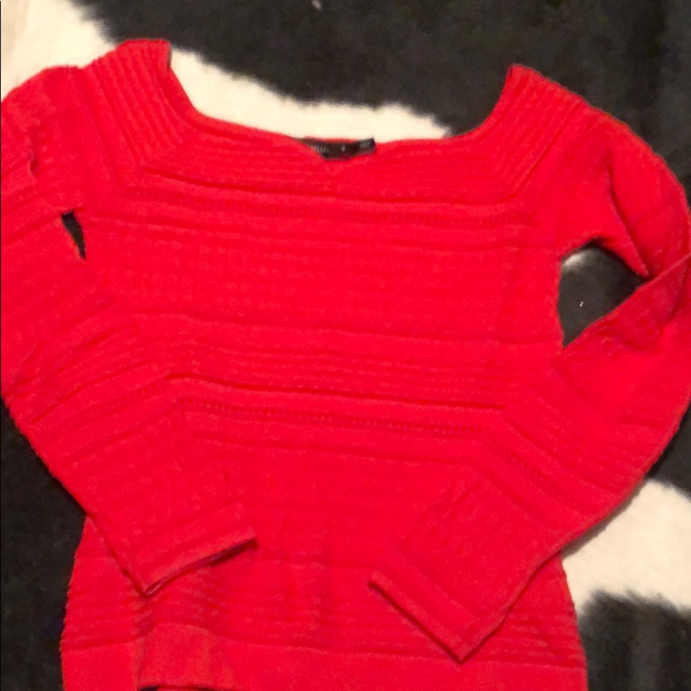 Sweetheart neckline long sleeve top